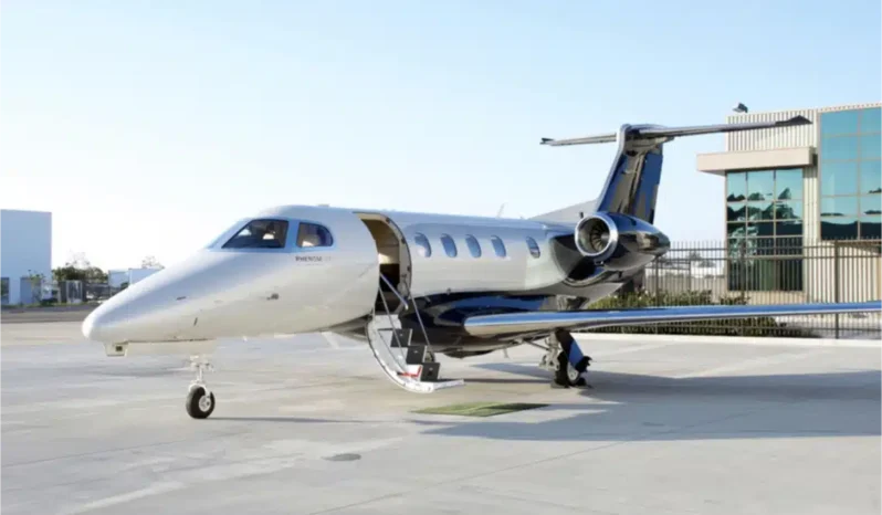 
								Embraer Phenom 300 full									