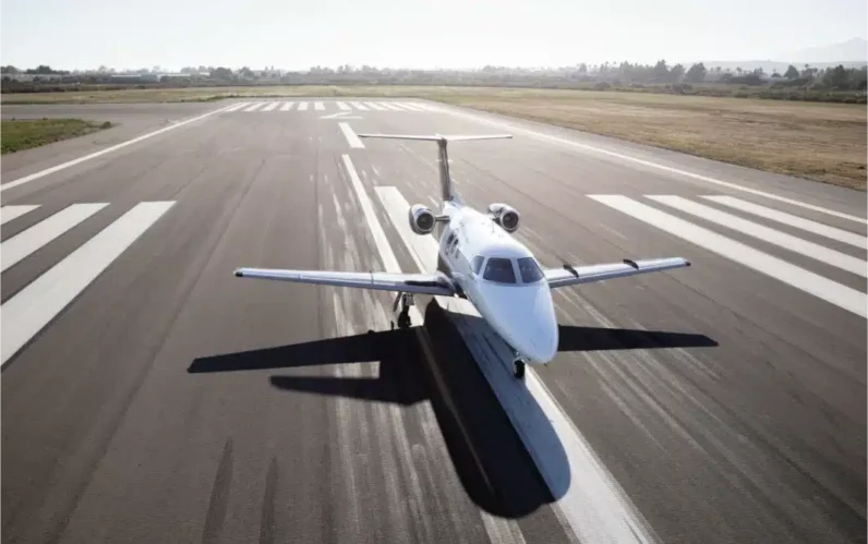 
								Embraer Phenom 100 full									