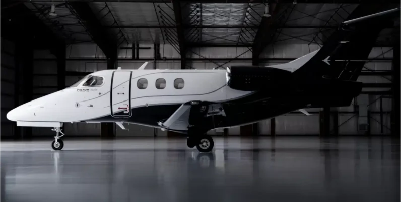 
								Embraer Phenom 100 full									
