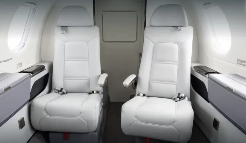 
								Embraer Phenom 100 full									