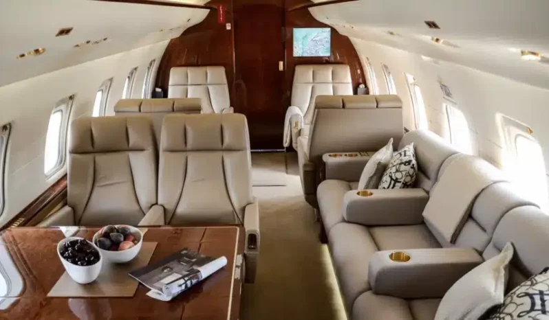 
								Bombardier Challenger 604 full									