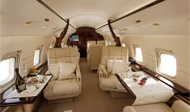 
								Bombardier Challenger 604 full									