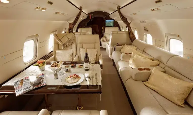 
								Bombardier Challenger 604 full									