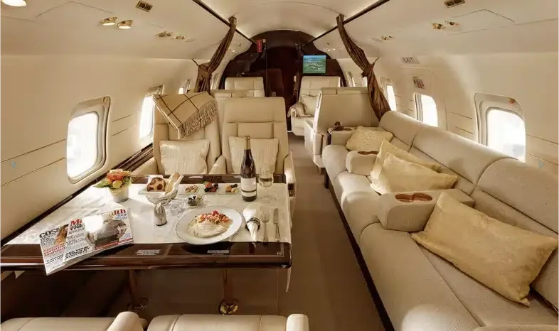 
								Bombardier Challenger 604 full									