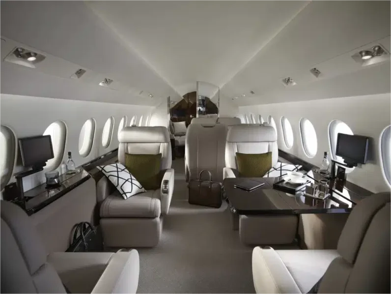 
								Dassault Falcon 900 full									