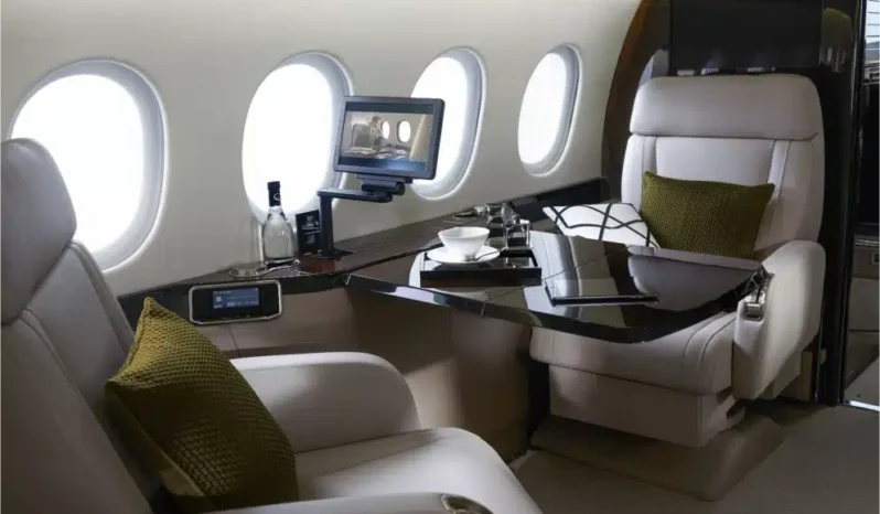 
								Dassault Falcon 900 full									