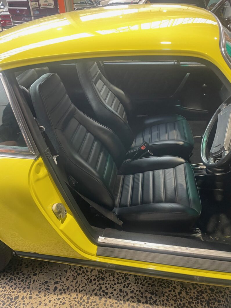 
								1977 Porsche 911 S full									