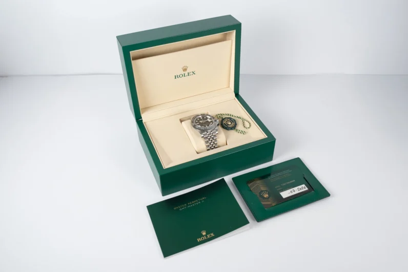 
								Rolex GMT-Master II 126710GRNR full									