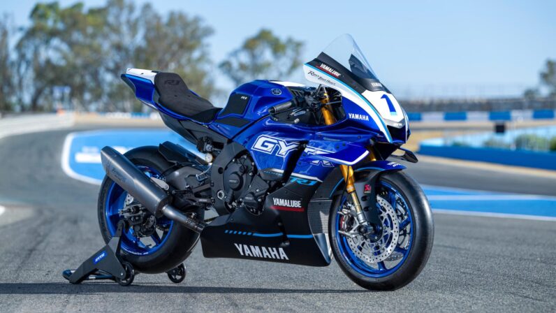 
								2025 Yamaha R1 Superbike track only full									