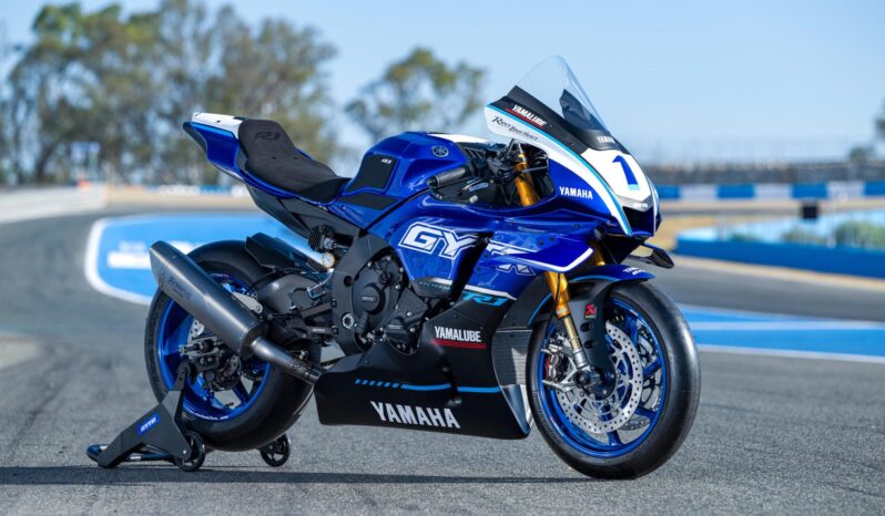 
								2025 Yamaha R1 Superbike track only full									
